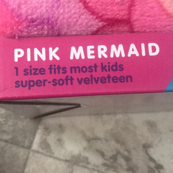 Pink Mermaid Snuggie Tails - Picture 6 of 6